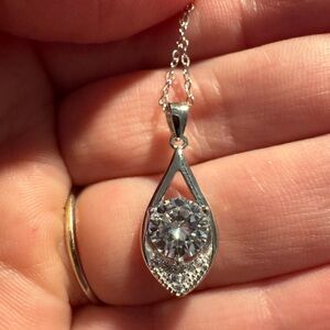 1 carat moissanite necklace